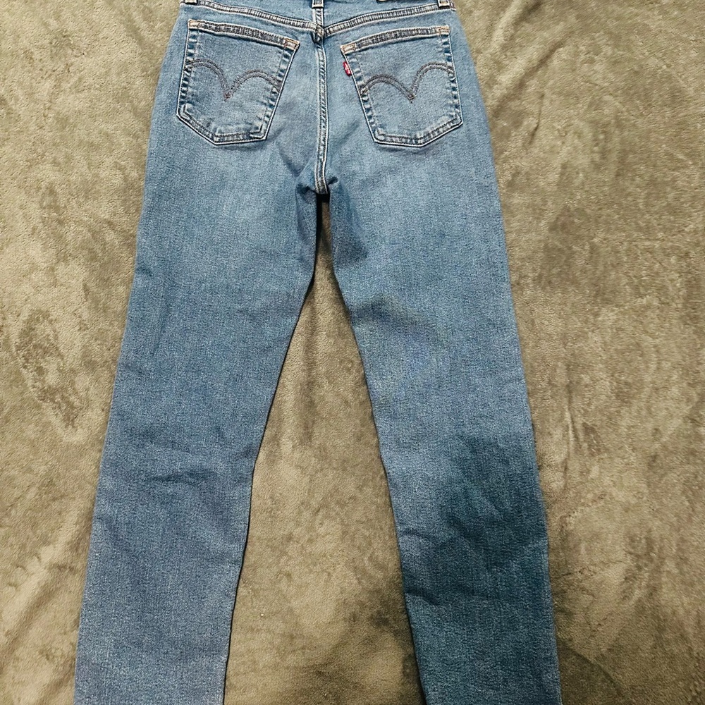 Levi's Women's Straight Leg Jeans Button Fly - Picture 4 of 6